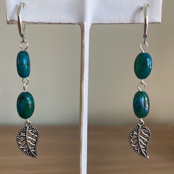 HAND CRAFTED EARRINGS Dangling Turquoise Dyed Stone Ovals Silver Plated Leave - Picture 5 of 11
